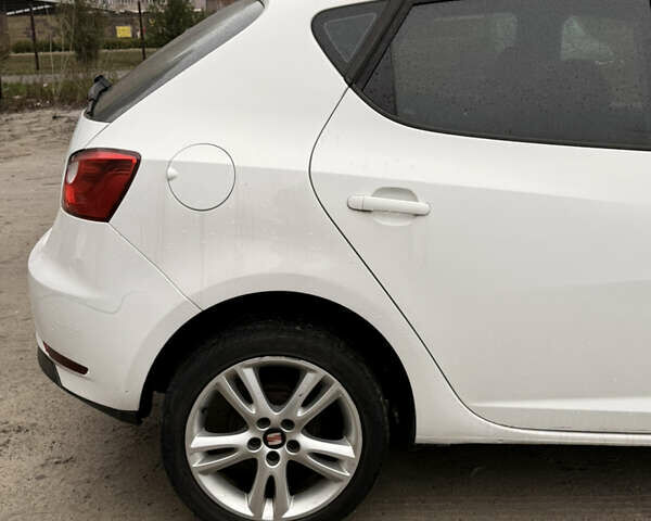 Белый Сеат Ибица, объемом двигателя 1.39 л и пробегом 210 тыс. км за 6400 $, фото 7 на Automoto.ua