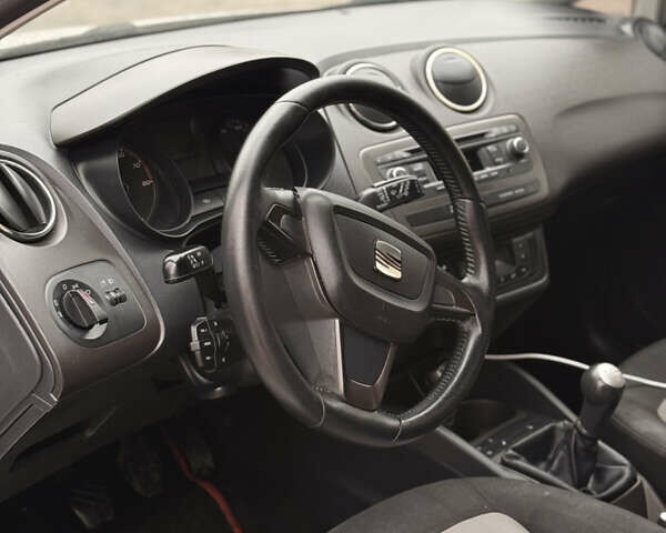 Белый Сеат Ибица, объемом двигателя 1.39 л и пробегом 210 тыс. км за 6400 $, фото 18 на Automoto.ua