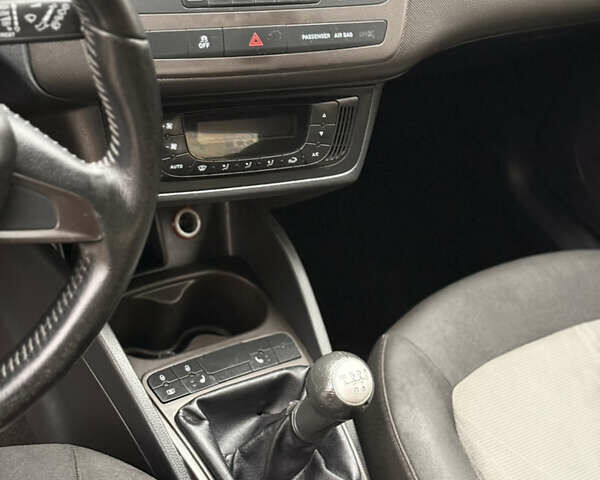 Белый Сеат Ибица, объемом двигателя 1.39 л и пробегом 210 тыс. км за 6400 $, фото 17 на Automoto.ua