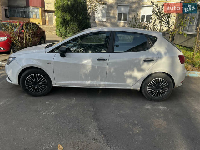 Белый Сеат Ибица, объемом двигателя 1.39 л и пробегом 180 тыс. км за 7500 $, фото 4 на Automoto.ua