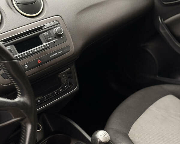 Белый Сеат Ибица, объемом двигателя 1.39 л и пробегом 210 тыс. км за 6400 $, фото 15 на Automoto.ua