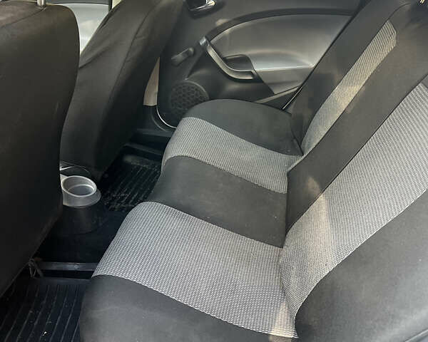 Белый Сеат Ибица, объемом двигателя 1.39 л и пробегом 180 тыс. км за 7500 $, фото 3 на Automoto.ua