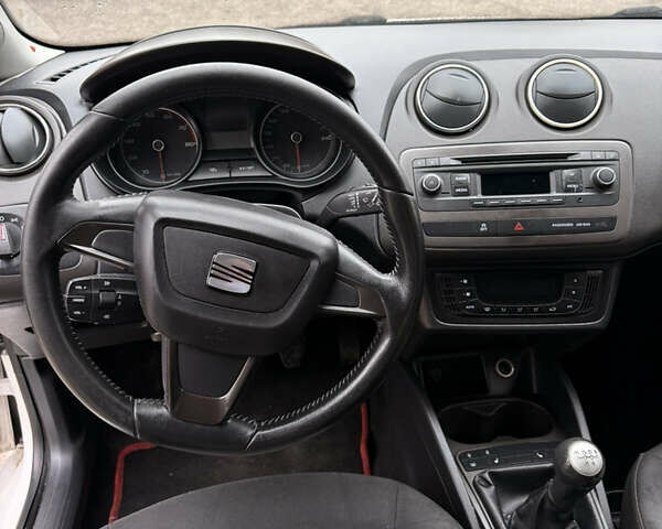 Белый Сеат Ибица, объемом двигателя 1.39 л и пробегом 210 тыс. км за 6400 $, фото 22 на Automoto.ua