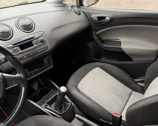Белый Сеат Ибица, объемом двигателя 1.39 л и пробегом 210 тыс. км за 6400 $, фото 25 на Automoto.ua