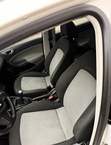 Белый Сеат Ибица, объемом двигателя 1.39 л и пробегом 210 тыс. км за 6400 $, фото 27 на Automoto.ua