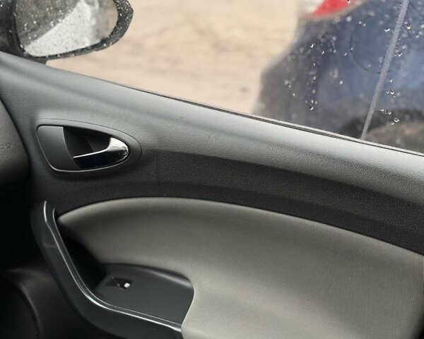 Белый Сеат Ибица, объемом двигателя 1.39 л и пробегом 210 тыс. км за 6400 $, фото 26 на Automoto.ua