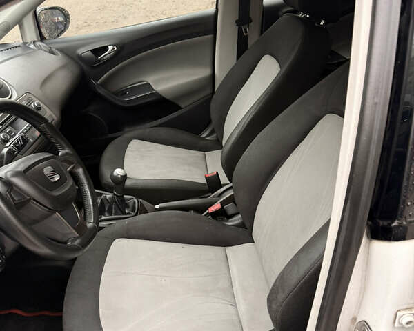 Белый Сеат Ибица, объемом двигателя 1.39 л и пробегом 210 тыс. км за 6400 $, фото 24 на Automoto.ua