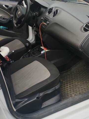 Белый Сеат Ибица, объемом двигателя 1.4 л и пробегом 117 тыс. км за 6553 $, фото 7 на Automoto.ua