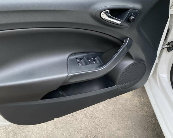 Білий Сеат Ibiza, об'ємом двигуна 1.6 л та пробігом 150 тис. км за 7500 $, фото 13 на Automoto.ua