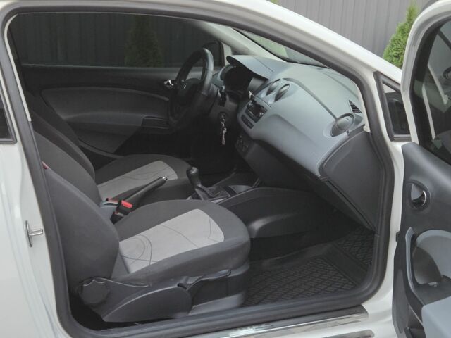 Белый Сеат Ибица, объемом двигателя 1.2 л и пробегом 98 тыс. км за 7200 $, фото 4 на Automoto.ua