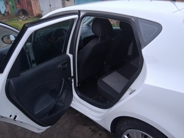 Білий Сеат Ibiza, об'ємом двигуна 1 л та пробігом 228 тис. км за 6500 $, фото 4 на Automoto.ua