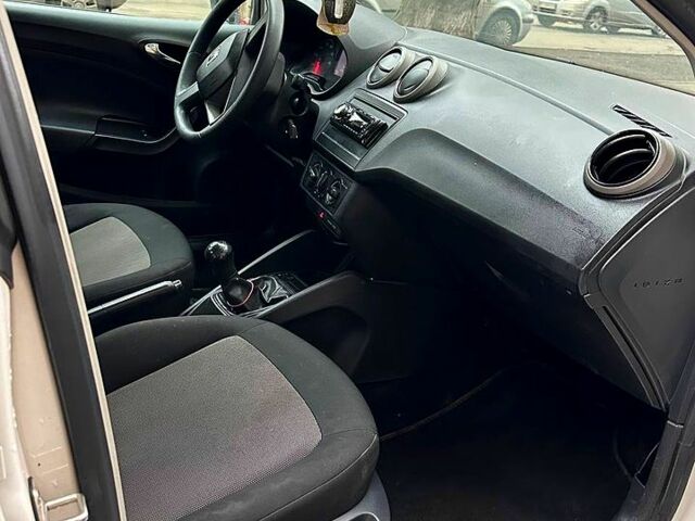 Білий Сеат Ibiza, об'ємом двигуна 1 л та пробігом 157 тис. км за 6500 $, фото 4 на Automoto.ua