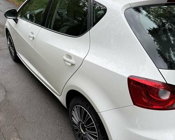 Білий Сеат Ibiza, об'ємом двигуна 1.2 л та пробігом 80 тис. км за 9200 $, фото 4 на Automoto.ua