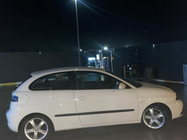 Белый Сеат Ибица, объемом двигателя 1.4 л и пробегом 213 тыс. км за 3600 $, фото 5 на Automoto.ua