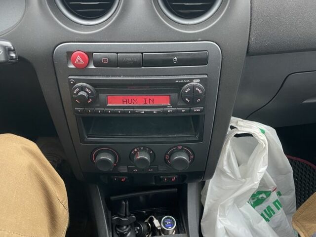 Белый Сеат Ибица, объемом двигателя 1.4 л и пробегом 213 тыс. км за 3600 $, фото 9 на Automoto.ua