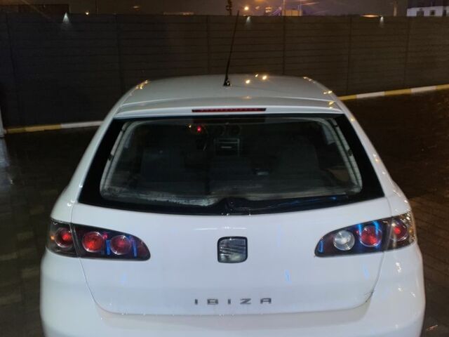 Белый Сеат Ибица, объемом двигателя 1.4 л и пробегом 213 тыс. км за 3600 $, фото 6 на Automoto.ua