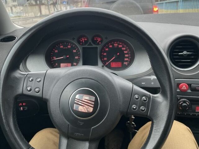 Белый Сеат Ибица, объемом двигателя 1.4 л и пробегом 213 тыс. км за 3600 $, фото 8 на Automoto.ua