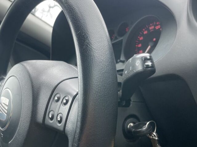 Белый Сеат Ибица, объемом двигателя 1.4 л и пробегом 213 тыс. км за 3600 $, фото 11 на Automoto.ua