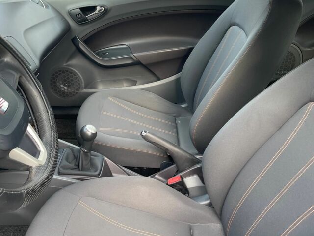 Белый Сеат Ибица, объемом двигателя 1.4 л и пробегом 144 тыс. км за 4800 $, фото 5 на Automoto.ua