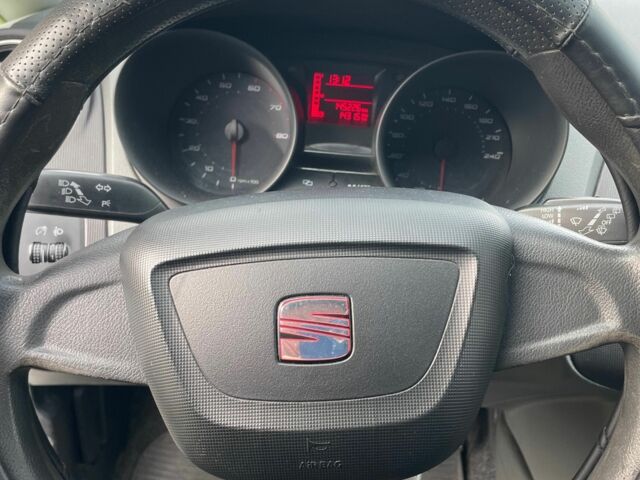 Белый Сеат Ибица, объемом двигателя 1.4 л и пробегом 144 тыс. км за 4800 $, фото 4 на Automoto.ua