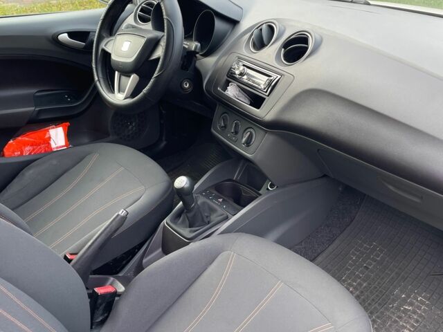 Белый Сеат Ибица, объемом двигателя 1.4 л и пробегом 144 тыс. км за 4800 $, фото 6 на Automoto.ua