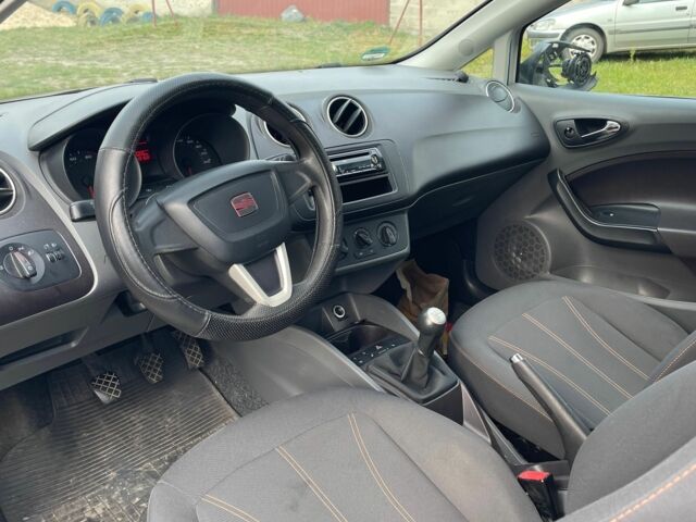 Белый Сеат Ибица, объемом двигателя 1.4 л и пробегом 144 тыс. км за 4800 $, фото 3 на Automoto.ua