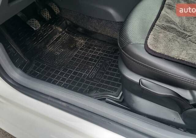 Белый Сеат Ибица, объемом двигателя 1.2 л и пробегом 290 тыс. км за 5500 $, фото 13 на Automoto.ua