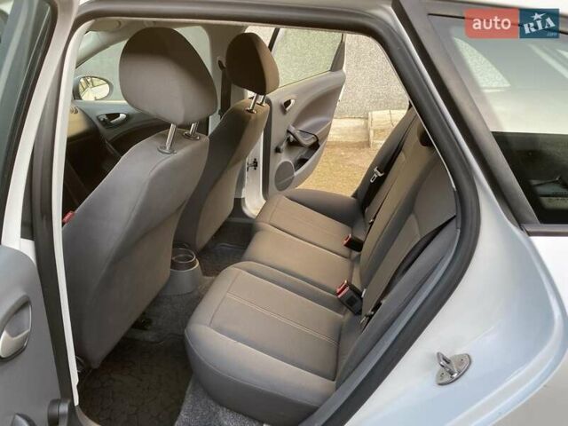 Белый Сеат Ибица, объемом двигателя 1.2 л и пробегом 252 тыс. км за 4650 $, фото 35 на Automoto.ua