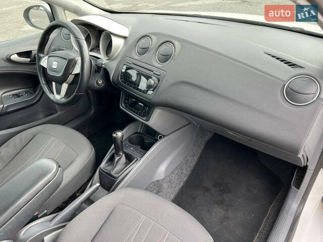 Білий Сеат Ibiza, об'ємом двигуна 1.2 л та пробігом 225 тис. км за 6399 $, фото 5 на Automoto.ua