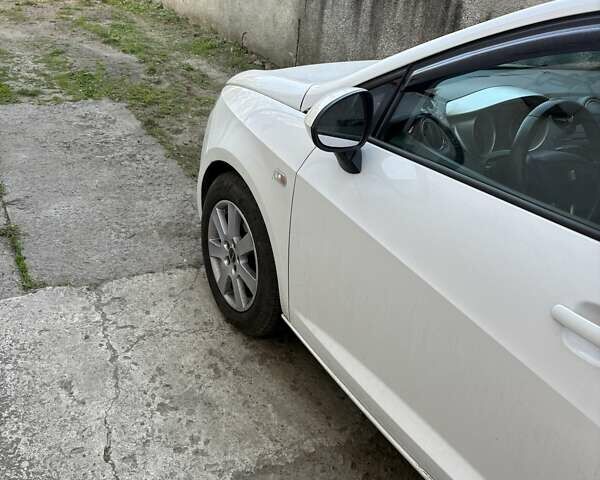 Білий Сеат Ibiza, об'ємом двигуна 1.2 л та пробігом 200 тис. км за 5900 $, фото 6 на Automoto.ua