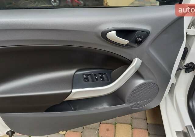 Белый Сеат Ибица, объемом двигателя 1.2 л и пробегом 231 тыс. км за 5800 $, фото 14 на Automoto.ua