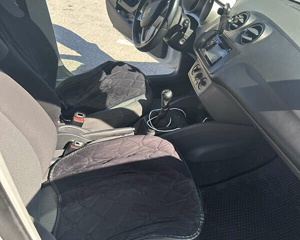 Білий Сеат Ibiza, об'ємом двигуна 1.2 л та пробігом 255 тис. км за 6150 $, фото 12 на Automoto.ua