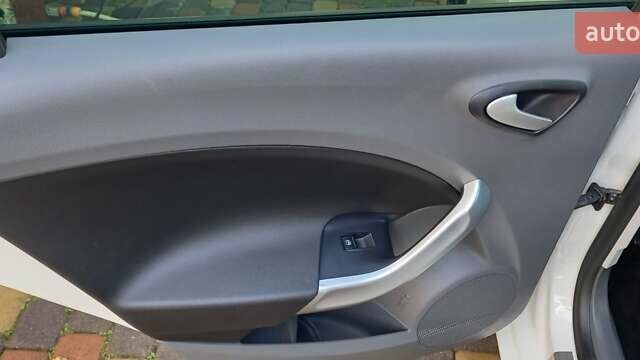 Сеат Ибица 2011 в Калуше на Automoto.ua Белый Сеат Ибица, объемом двигателя 1.2 л и пробегом 233 тыс. км за 5900 $, фото 31 на Automoto.ua