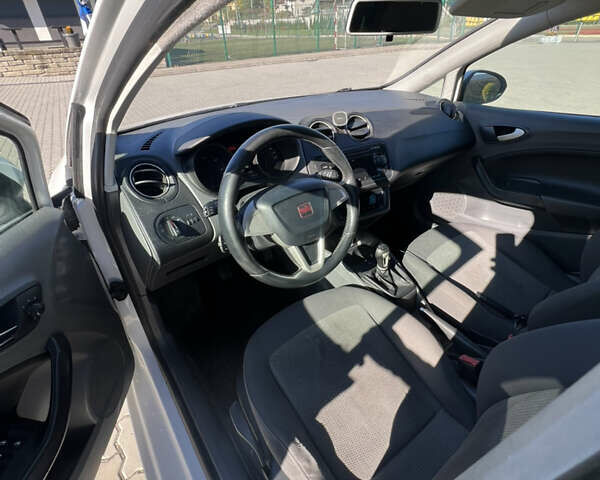 Сеат Ibiza 2011 у Яворове на Automoto.ua Білий Сеат Ibiza, об'ємом двигуна 1.2 л та пробігом 280 тис. км за 4500 $, фото 13 на Automoto.ua