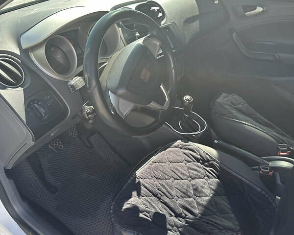 Білий Сеат Ibiza, об'ємом двигуна 1.2 л та пробігом 255 тис. км за 6150 $, фото 6 на Automoto.ua