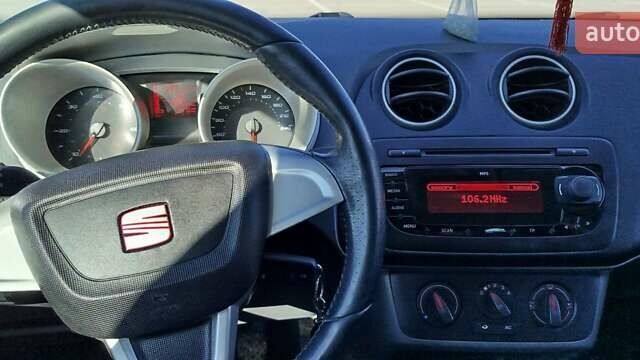 Белый Сеат Ибица, объемом двигателя 1.2 л и пробегом 238 тыс. км за 5000 $, фото 6 на Automoto.ua