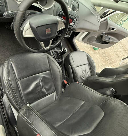 Белый Сеат Ибица, объемом двигателя 1.2 л и пробегом 277 тыс. км за 4800 $, фото 1 на Automoto.ua