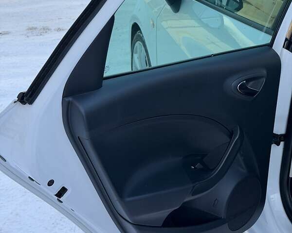 Білий Сеат Ibiza, об'ємом двигуна 1.39 л та пробігом 159 тис. км за 8500 $, фото 19 на Automoto.ua