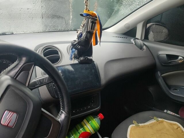 Сеат Ибица 2012 в Обухове на Automoto.ua Белый Сеат Ибица, объемом двигателя 1.2 л и пробегом 280 тыс. км за 7300 $, фото 14 на Automoto.ua