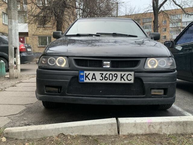 Черный Сеат Ибица, объемом двигателя 1.4 л и пробегом 360 тыс. км за 1400 $, фото 5 на Automoto.ua