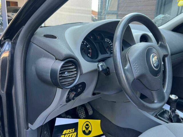 Чорний Сеат Ibiza, об'ємом двигуна 1.4 л та пробігом 174 тис. км за 3300 $, фото 11 на Automoto.ua