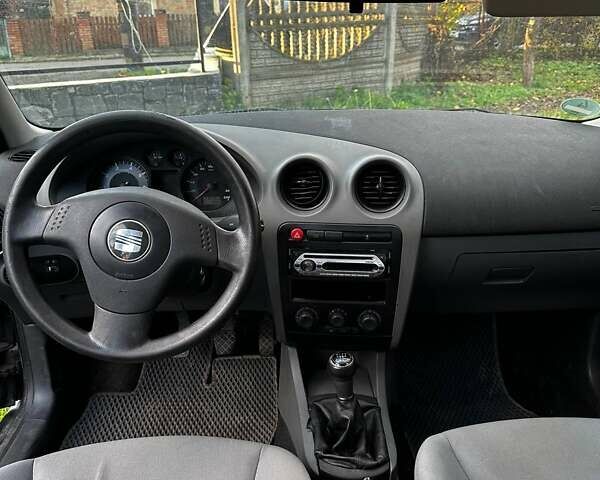 Черный Сеат Ибица, объемом двигателя 1.39 л и пробегом 230 тыс. км за 3900 $, фото 6 на Automoto.ua