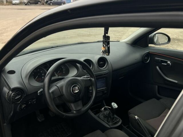 Чорний Сеат Ibiza, об'ємом двигуна 2 л та пробігом 265 тис. км за 4800 $, фото 7 на Automoto.ua