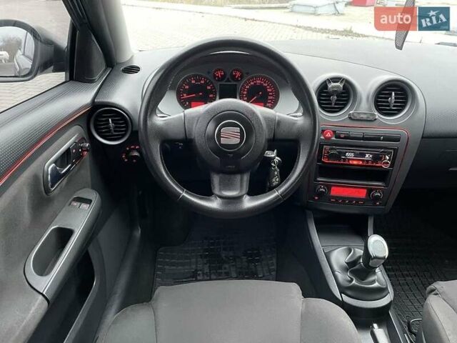 Черный Сеат Ибица, объемом двигателя 2 л и пробегом 310 тыс. км за 3600 $, фото 6 на Automoto.ua
