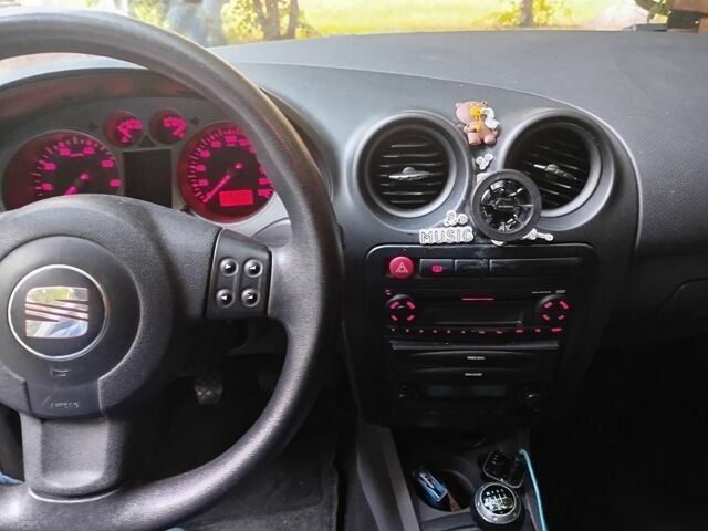 Черный Сеат Ибица, объемом двигателя 1.4 л и пробегом 230 тыс. км за 3500 $, фото 8 на Automoto.ua