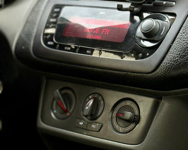 Черный Сеат Ибица, объемом двигателя 1.2 л и пробегом 199 тыс. км за 4899 $, фото 14 на Automoto.ua