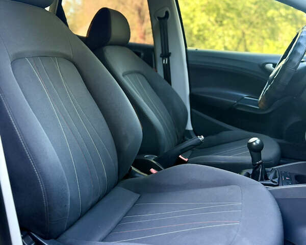 Чорний Сеат Ibiza, об'ємом двигуна 1.2 л та пробігом 199 тис. км за 4999 $, фото 27 на Automoto.ua