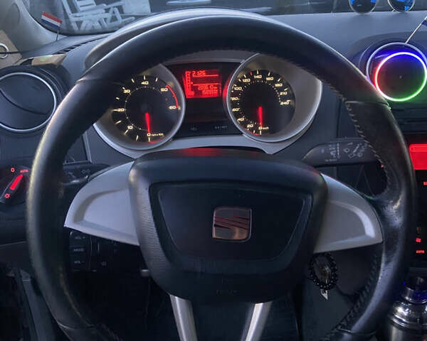 Черный Сеат Ибица, объемом двигателя 1.2 л и пробегом 280 тыс. км за 5300 $, фото 5 на Automoto.ua