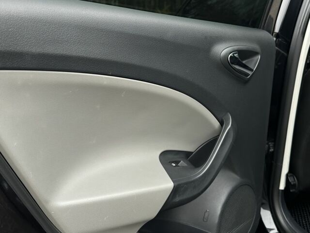 Чорний Сеат Ibiza, об'ємом двигуна 1.2 л та пробігом 200 тис. км за 6700 $, фото 7 на Automoto.ua