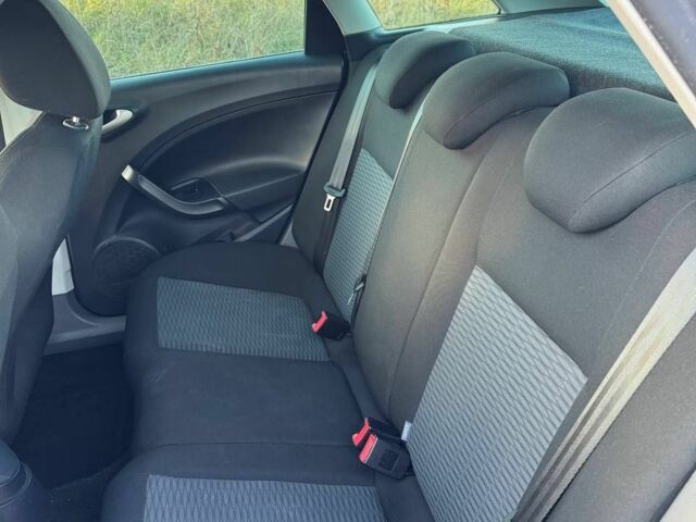 Черный Сеат Ибица, объемом двигателя 0 л и пробегом 119 тыс. км за 7500 $, фото 4 на Automoto.ua